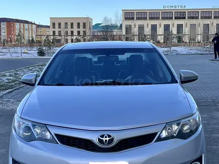 Toyota Camry 2014 года за 5 800 000 тг. в Уральск – фото 2