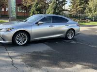 Lexus ES 300h 2019 года за 20 000 000 тг. в Алматы