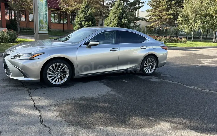 Lexus ES 300h 2019 годаүшін20 000 000 тг. в Алматы