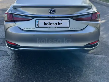 Lexus ES 300h 2019 года за 20 000 000 тг. в Алматы – фото 6