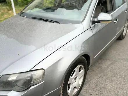 Volkswagen Passat 2006 года за 3 200 000 тг. в Алматы – фото 3