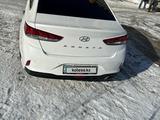 Hyundai Sonata 2017 года за 10 000 000 тг. в Уральск – фото 2