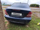 Mercedes-Benz C 200 2000 годаүшін700 000 тг. в Уральск – фото 4