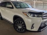 Toyota Highlander 2019 года за 23 800 000 тг. в Алматы – фото 2