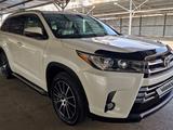 Toyota Highlander 2019 года за 23 800 000 тг. в Алматы – фото 4