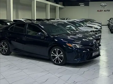 Toyota Camry 2019 года за 11 800 000 тг. в Шымкент