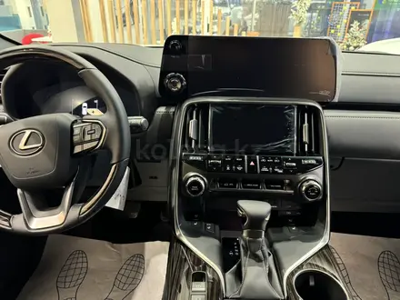 Lexus LX 600 Luxury+ 2025 года за 90 890 000 тг. в Атырау – фото 11