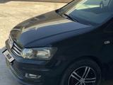 Volkswagen Polo 2015 года за 2 800 000 тг. в Шымкент – фото 2