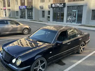 Mercedes-Benz E 320