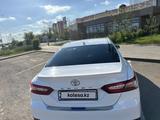 Toyota Camry 2018 года за 13 800 000 тг. в Астана – фото 3