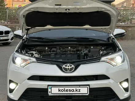 Toyota RAV4 2017 года за 12 600 000 тг. в Астана – фото 34