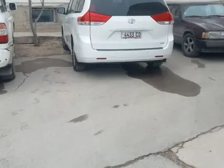 Toyota Sienna 2014 года за 9 000 000 тг. в Актау – фото 2