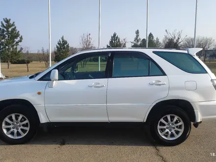 Toyota Harrier 2001 года за 3 500 000 тг. в Алматы – фото 2
