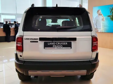 Toyota Land Cruiser Prado Luxe 2025 года за 51 890 000 тг. в Астана – фото 16