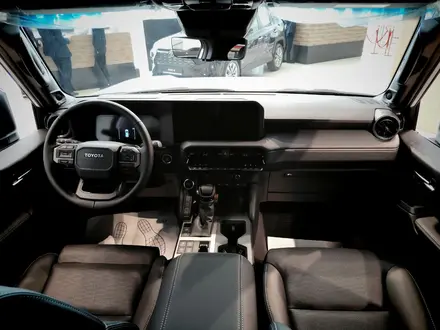 Toyota Land Cruiser Prado Luxe 2025 года за 51 890 000 тг. в Астана – фото 5