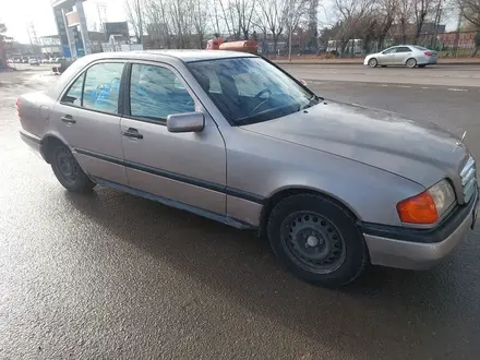 Mercedes-Benz C 200 1994 года за 1 300 000 тг. в Астана – фото 2