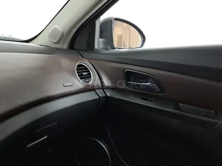 Chevrolet Cruze 2014 года за 3 000 000 тг. в Астана – фото 24