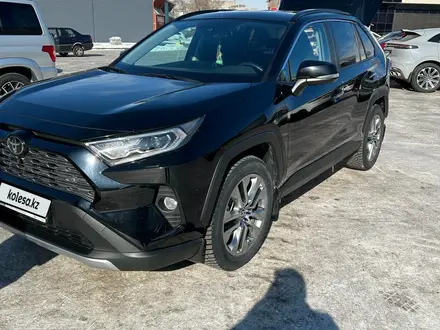 Toyota RAV4 2021 года за 22 000 000 тг. в Астана