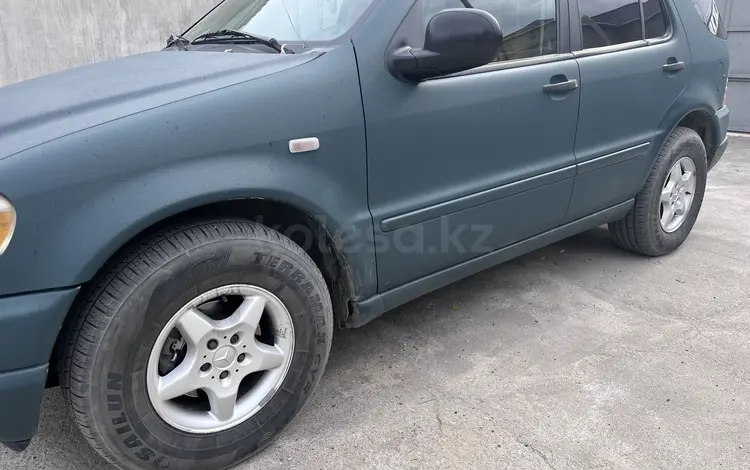 Mercedes-Benz ML 320 2000 года за 3 500 000 тг. в Семей