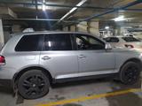 Volkswagen Touareg 2007 года за 6 500 000 тг. в Астана – фото 3