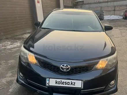 Toyota Camry 2014 года за 9 900 000 тг. в Алматы – фото 2