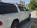Toyota Hilux 2023 года за 21 400 000 тг. в Актау
