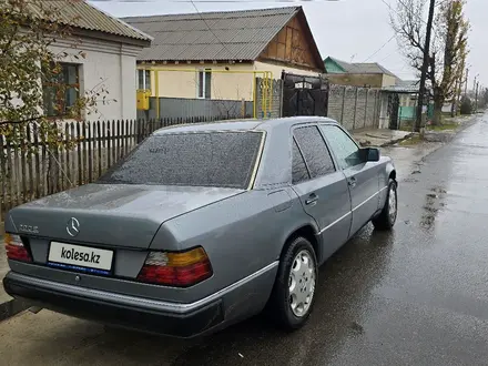 Mercedes-Benz E 200 1991 года за 2 300 000 тг. в Тараз – фото 3