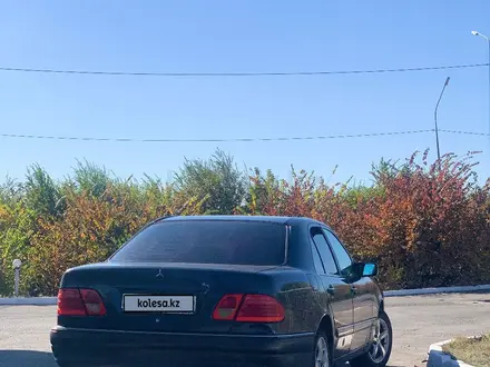 Mercedes-Benz E 230 1996 года за 2 000 000 тг. в Жезказган – фото 4