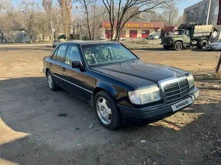 Mercedes-Benz E 230 1991 года за 1 800 000 тг. в Жаркент – фото 4