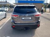 Toyota Highlander 2017 года за 14 800 000 тг. в Актау – фото 4