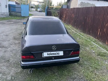 Mercedes-Benz E 260 1992 года за 950 000 тг. в Алматы – фото 3