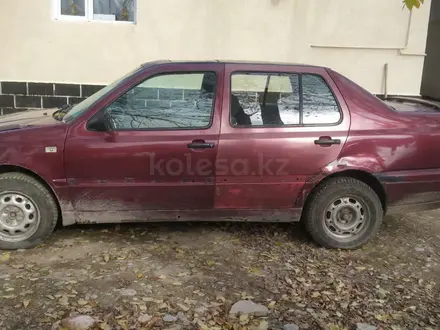 Volkswagen Vento 1992 года за 500 000 тг. в Сарыкемер – фото 4