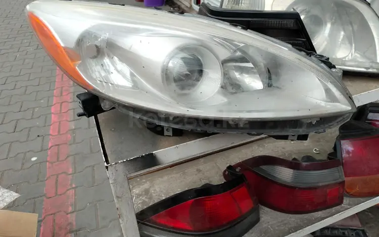 Мазда 5 передний фара за 1 101 тг. в Алматы