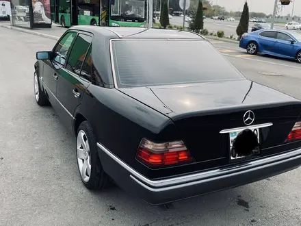 Mercedes-Benz E 320 1995 года за 5 300 000 тг. в Алматы – фото 4