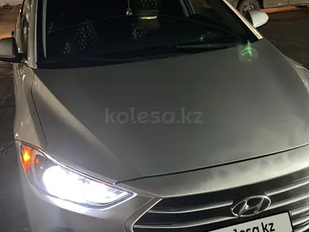 Hyundai Elantra 2017 года за 5 000 000 тг. в Актобе – фото 3
