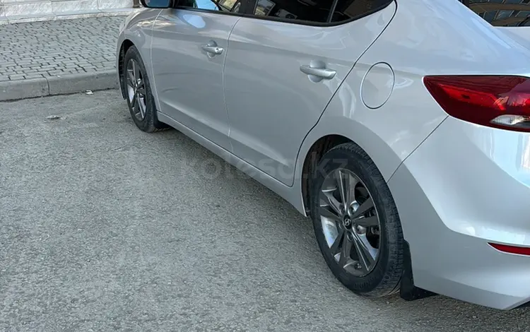 Hyundai Elantra 2017 года за 5 000 000 тг. в Актобе