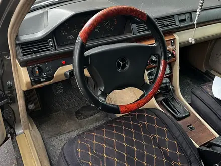 Mercedes-Benz E 230 1993 года за 1 400 000 тг. в Алматы – фото 5