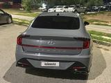 Hyundai Sonata 2021 года за 9 500 000 тг. в Уральск – фото 4