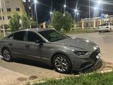 Hyundai Sonata 2021 года за 9 500 000 тг. в Уральск – фото 2
