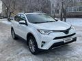 Toyota RAV4 2017 года за 9 500 000 тг. в Актобе