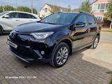 Toyota RAV4 2018 года за 15 000 000 тг. в Уральск – фото 2