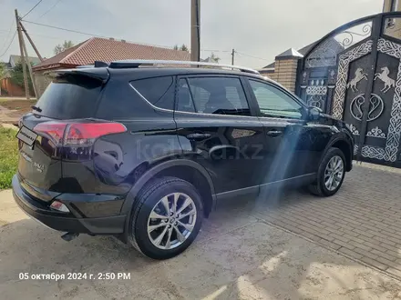 Toyota RAV4 2018 года за 15 000 000 тг. в Уральск – фото 4