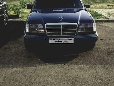 Mercedes-Benz E 220 1993 года за 3 800 000 тг. в Караганда – фото 14