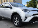 Toyota RAV4 2016 годаfor11 100 000 тг. в Усть-Каменогорск