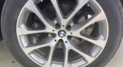 Диски + шины BMW X5 G05 R20 за 220 000 тг. в Астана