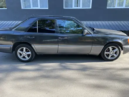 Mercedes-Benz E 280 1994 года за 2 200 000 тг. в Талдыкорган