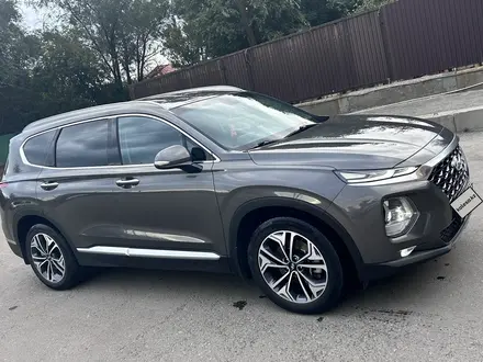 Hyundai Santa Fe 2019 года за 14 500 000 тг. в Усть-Каменогорск – фото 2