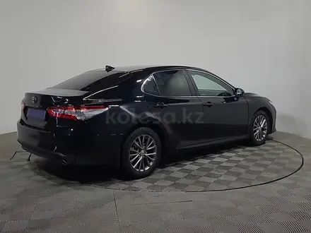 Toyota Camry 2018 года за 14 500 000 тг. в Алматы – фото 5