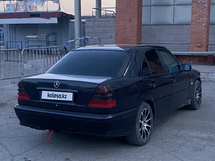 Mercedes-Benz C 240 1999 года за 2 600 000 тг. в Павлодар – фото 2