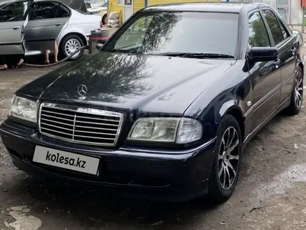 Mercedes-Benz C 240 1999 года за 2 600 000 тг. в Павлодар